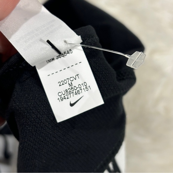 Nike One Big Kids' (Girls') Sports Bra Black & white NWT Size Medium - Picture 9 of 11